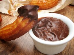 Чуррос с шоколадным соусом по-домашнему