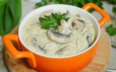 Сливочное фрикасе из курицы с мускатным орехом