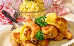 Куриные ножки в сухарной панировке с чесноком и острым перцем