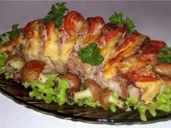 Свинина запеченная «гармошкой» с грибочками из картофеля