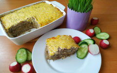 Гречневая запеканка с куриной печенью, сыром и овощами