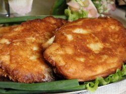 Отбивные из куриного филе с сыром и зеленью