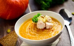 Сливочный тыквенный суп-пюре с индейкой