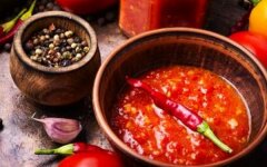 Аджика из кабачков с перцем чили и чесноком