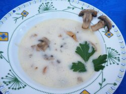Сливочный суп-чорба с лисичками и шампиньонами