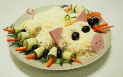 Салат «Поросенок» с курицей и яйцами