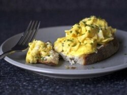 Сэндвич американский с сыром и яйцом