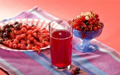 Компот из смородины с крыжовником и малиной