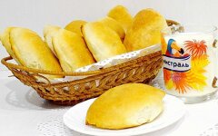 Жареные пирожки с маринованными грибами и рисом