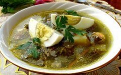 Летний суп со щавелем и шпинатом