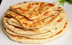 Хачапури с сырной начинкой сулугуни
