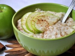 Яблочно-овсяная каша для малышей