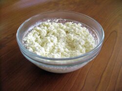 Творог из ряженки с медом в мультиварке