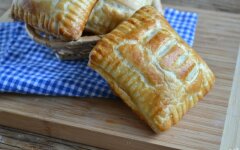 Дрожжевое тесто на кефире для пирожков и ватрушек