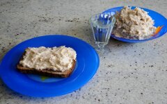 Свиное сало с чесноком и специями