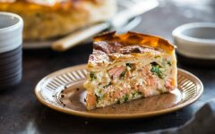 Рыбный пирог с филе горбуши и картофелем