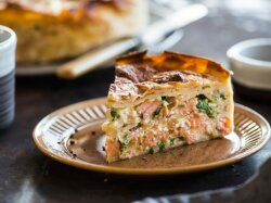 Рыбный пирог с филе горбуши и картофелем