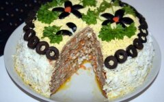 Простой торт из куриной печени с молоком