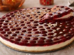 Торт йогуртовый с печеньем и вишней без выпечки