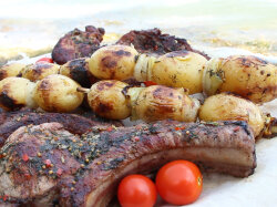 Свиная корейка на углях в остром чесночном соусе