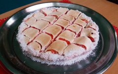 Быстрый пирог к чаю с вареньем и меренгой