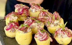 Картофельные корзиночки с селедочным кремом