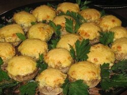 Фаршированные шампиньоны с сыром и сметаной