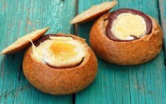 Запеченные бутерброды с ветчиной, яйцом и сыром в духовке