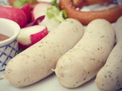 Нежные куриные сосиски по-домашнему