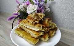 Рулетики из теста фило с курицей и шампиньонами