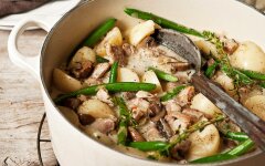 Куриное фрикасе с болгарским перцем и спаржей
