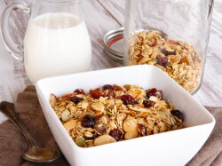 Домашние мюсли с финиками без сахара