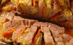 Свинина-книжка с морковью и ананасом