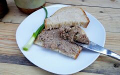 Сливочный говяжий паштет с черносливом