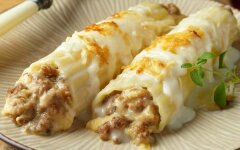 Каннеллони с рубленым мясом в сырном соусе