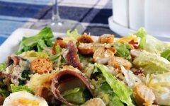 Салат с креветками, кукурузой и рисом, рецепт с фото и видео