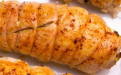 Куриный рулет с чесноком и специями