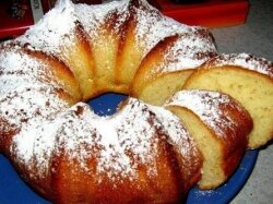 Простой кекс на кефире и маргарине