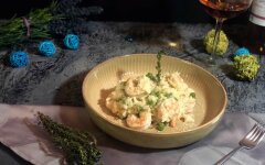 Ризотто с креветками и зеленым горошком