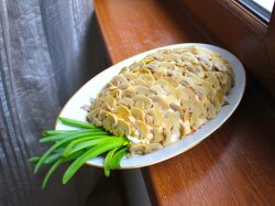 Салат «Ананас» с куриной грудкой и шампиньонами