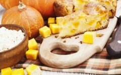 Пирог на кефире с творожно-тыквенной начинкой