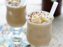 Коктейль «Coffee Milkshake» с шоколадным сиропом