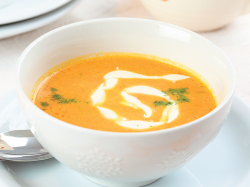 Морковный суп с курицей и чесноком