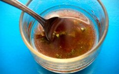 Заправка для греческого салата с чесноком и бальзамическим уксусом