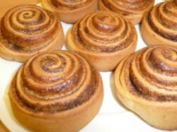 Булочки с корицей из дрожжевого теста на молоке