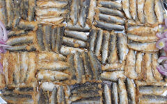 Килька в панировке на углях