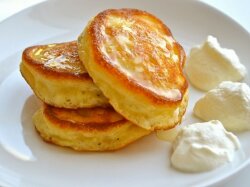 Вкусные оладьи на кефире к завтраку