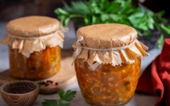 Рассольник с перловкой и огурцами в банках на зиму