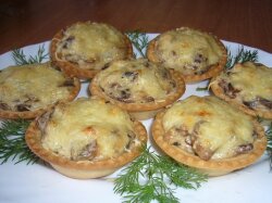 Грибной жульен в песочных тарталетках