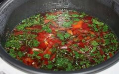 Свекольник на курином бульоне с яйцом в мультиварке